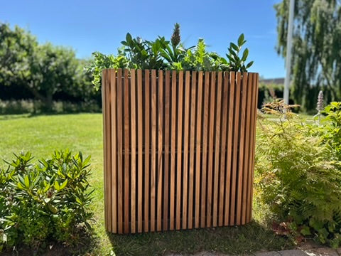 Samløs. Afskærmende plantekasser i teak