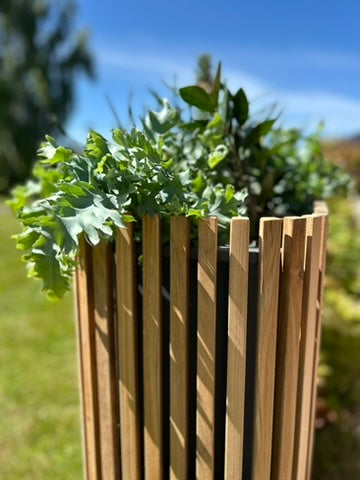 Samløs. Afskærmende plantekasser i teak